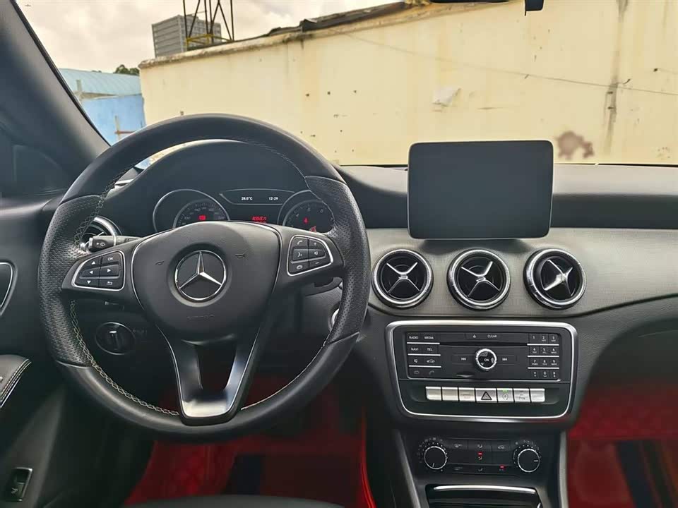 Mercedes-Benz CLA Mercedes-Benz CLA