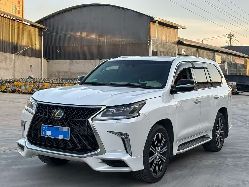 Lexus LX