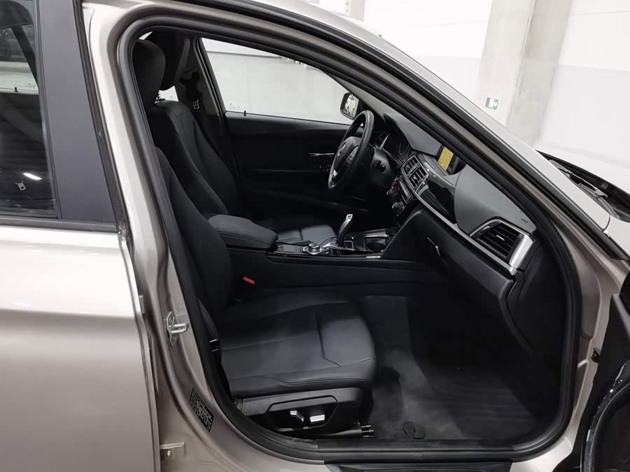 BMW 3 Series 2016, фото 23
