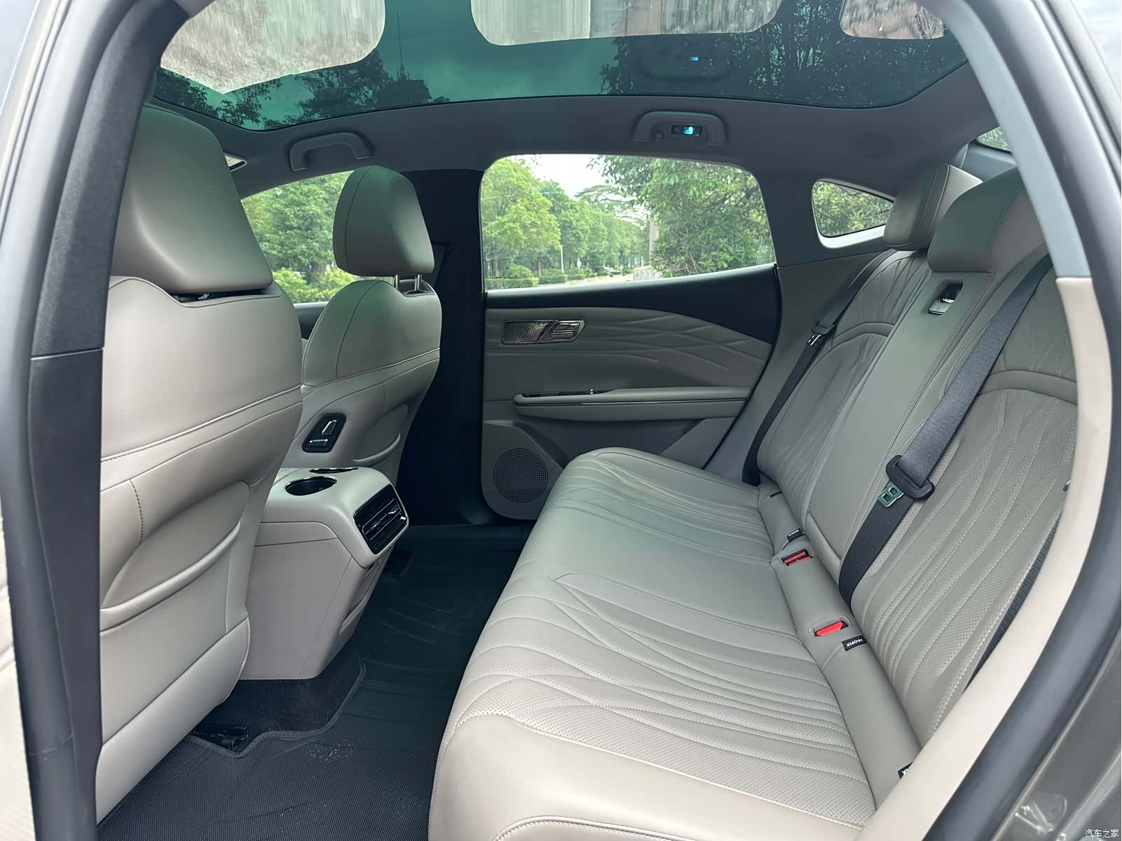 Geely 8, 2025 30