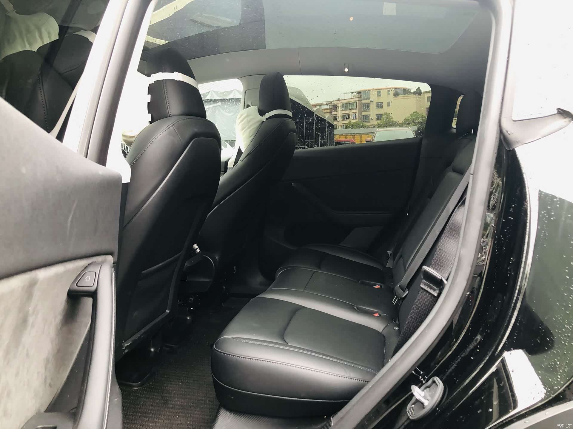 Tesla Model Y, 2023 10