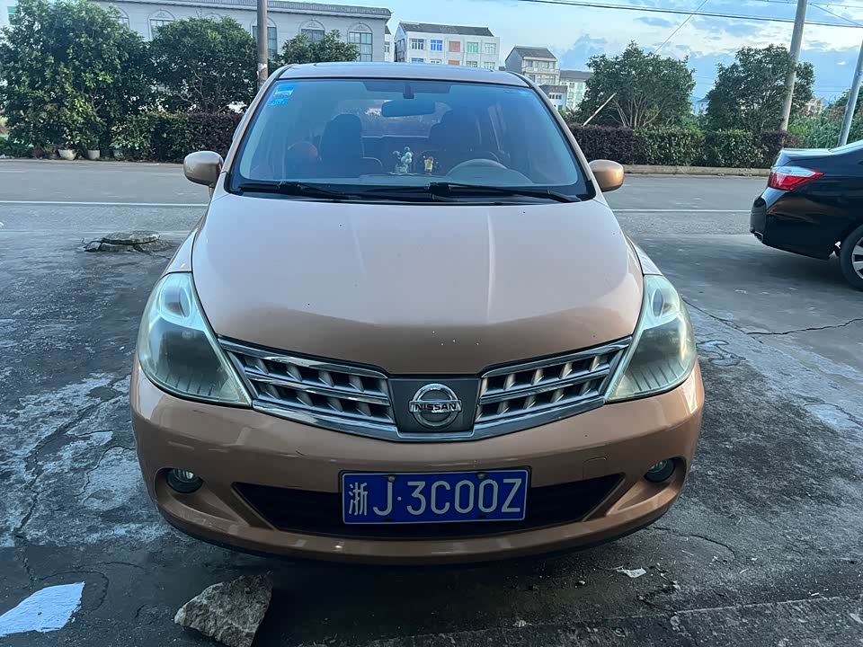 Nissan TIIDA Nissan TIIDA