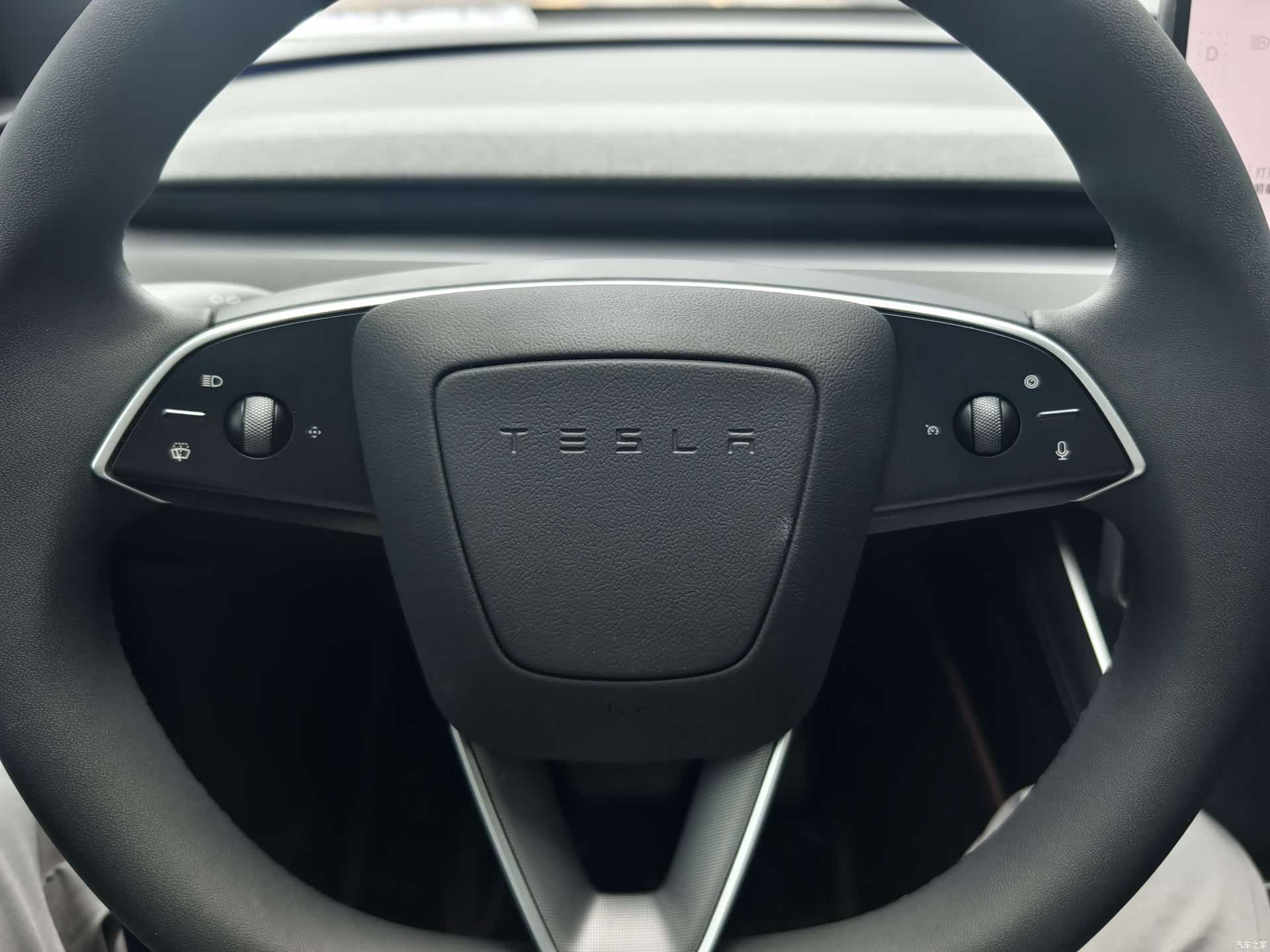 Tesla Model Y, 2026 9