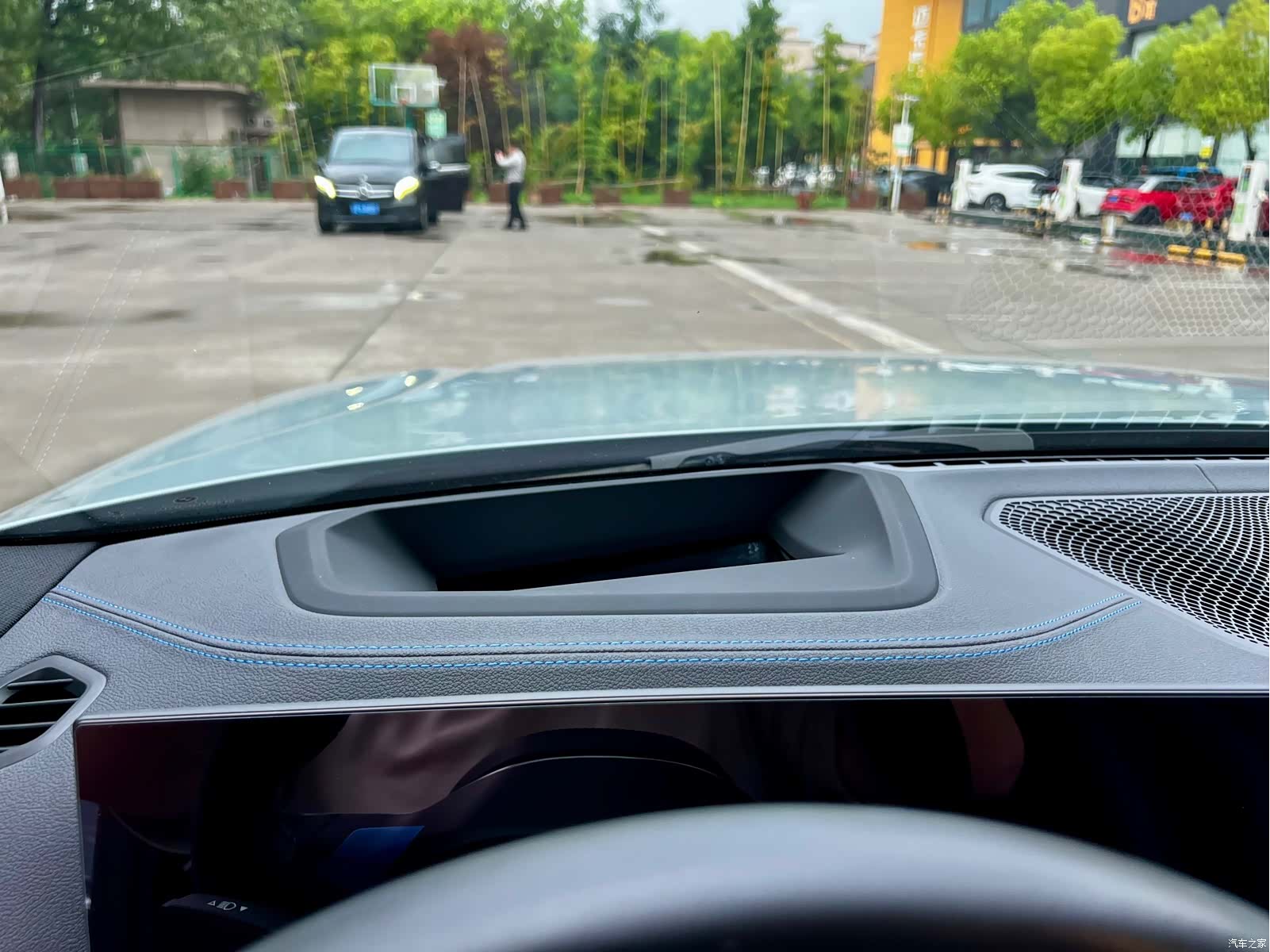 BMW i4, 2023 16