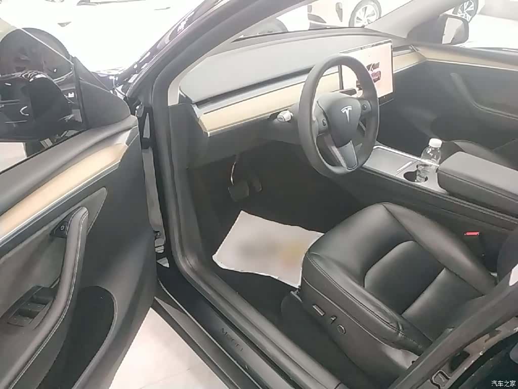 Tesla Model Y, 2023 16