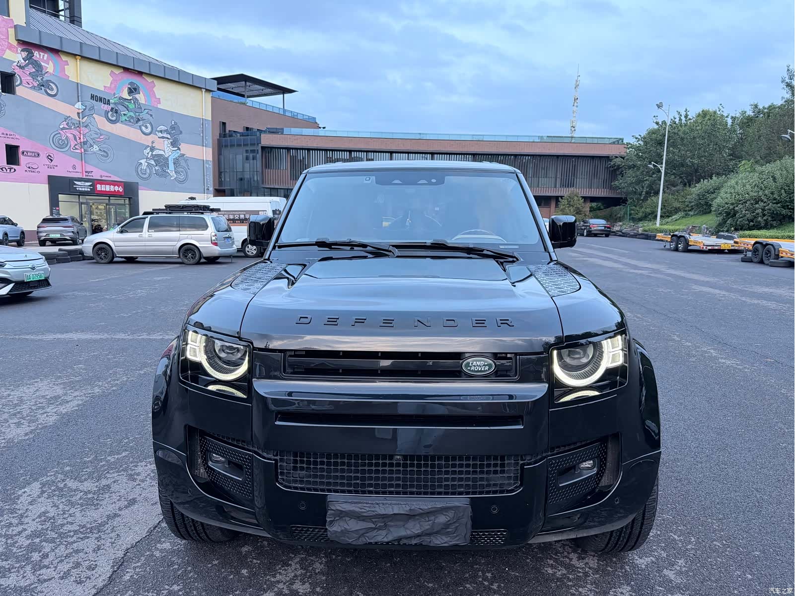 Land Rover Defender, 2021 3