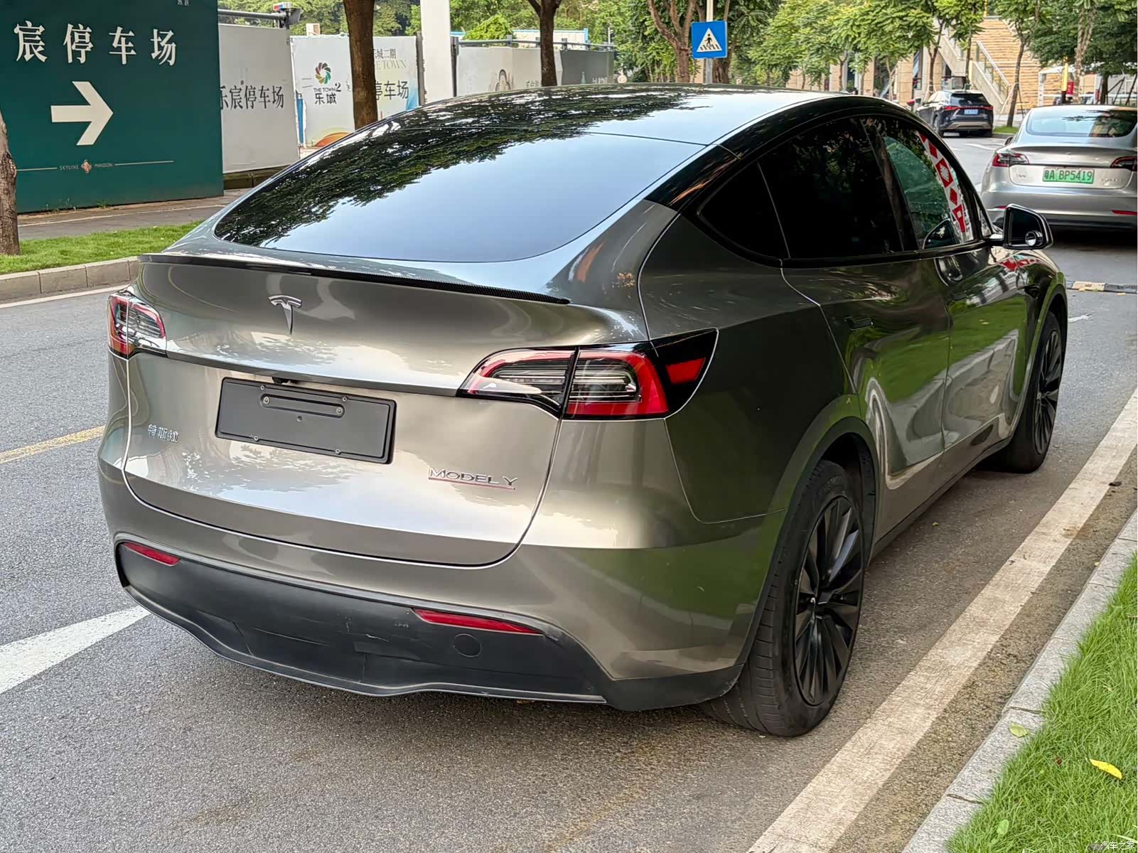 Tesla Model Y, 2024 9