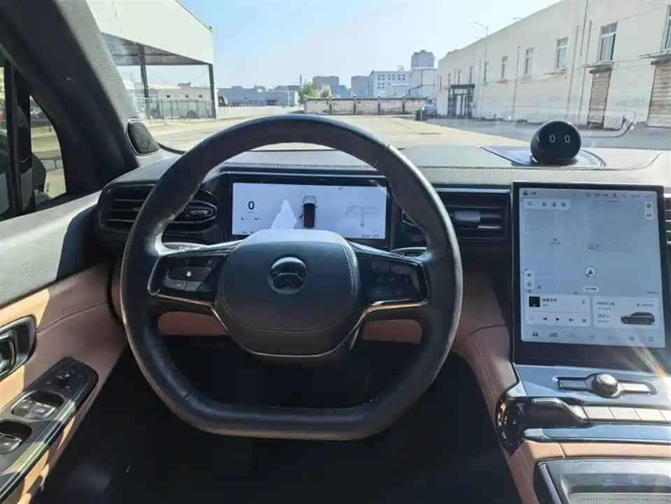 NIO ES8