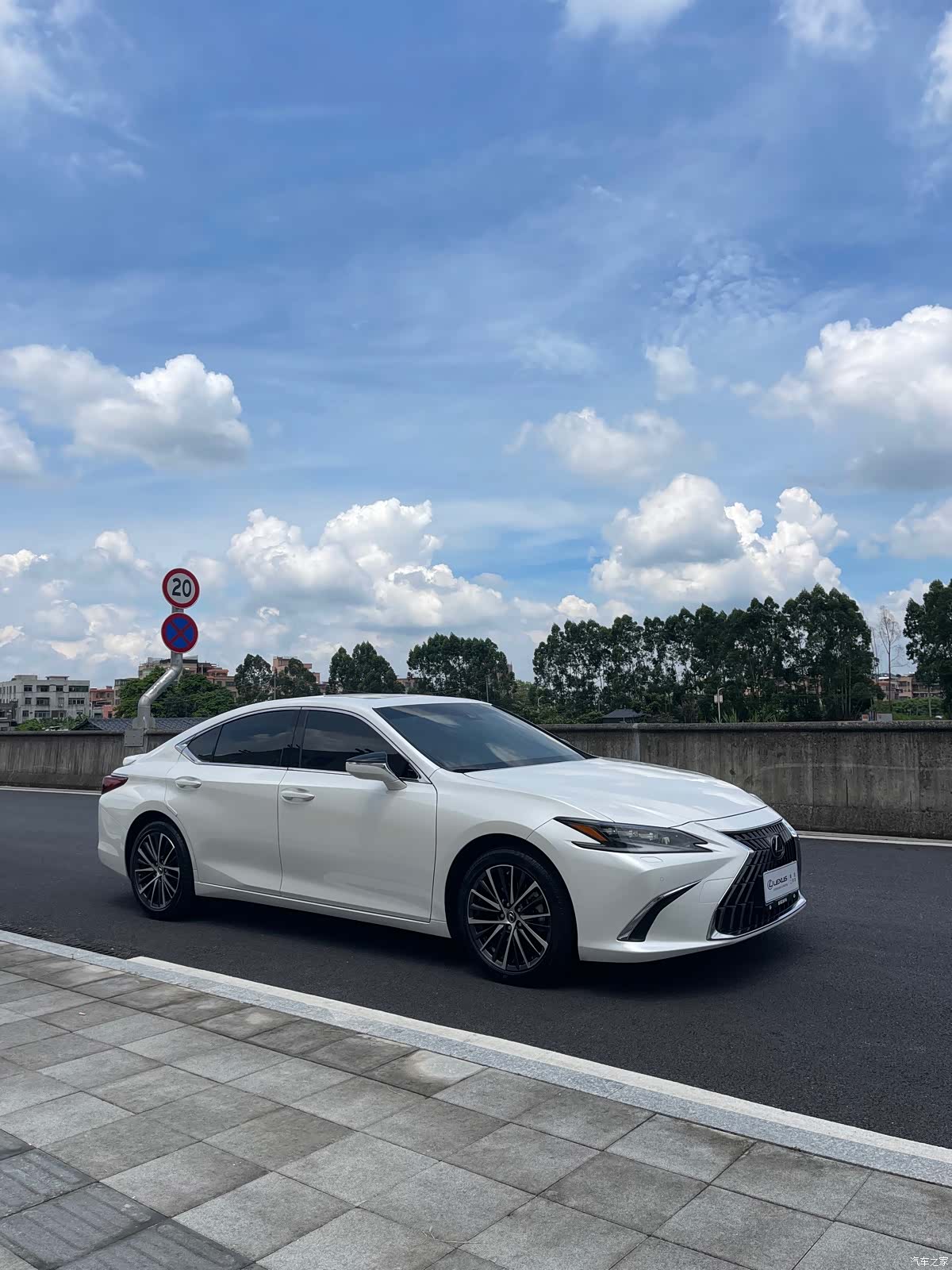 Lexus ES, 2021 3