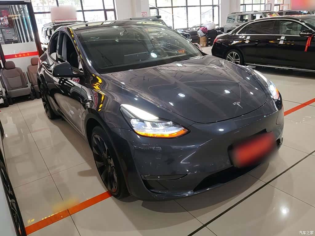 Tesla Model Y, 2023 4