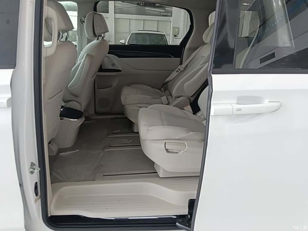 Buick GL8, 2024 13