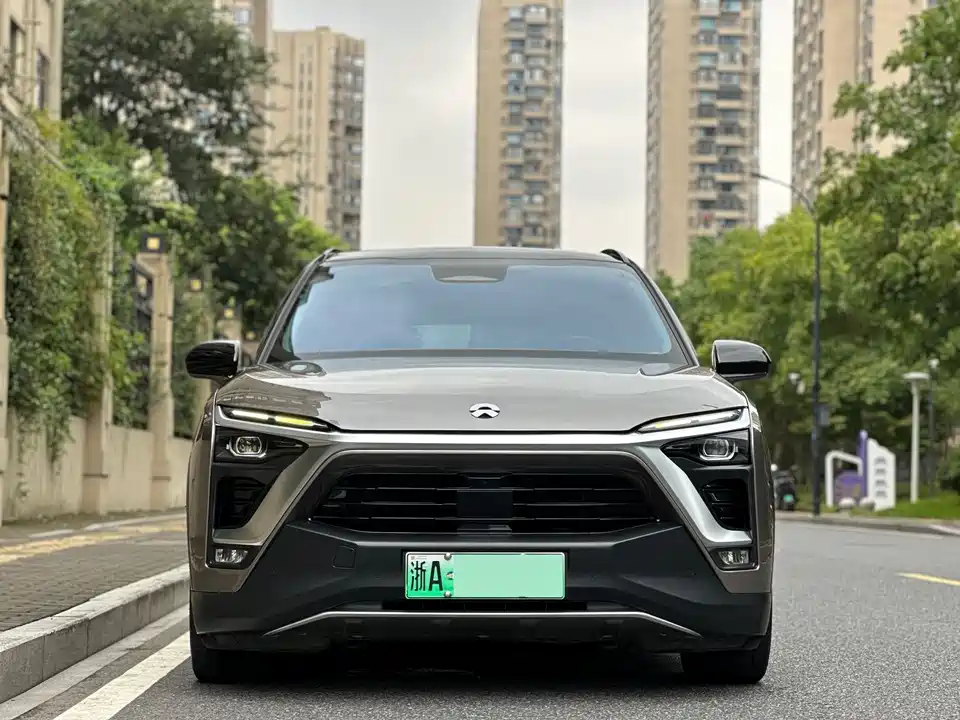 NIO ES8