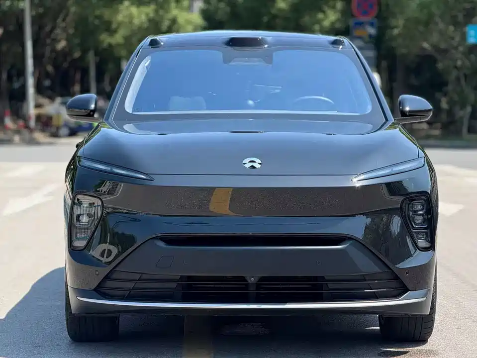 NIO ES8