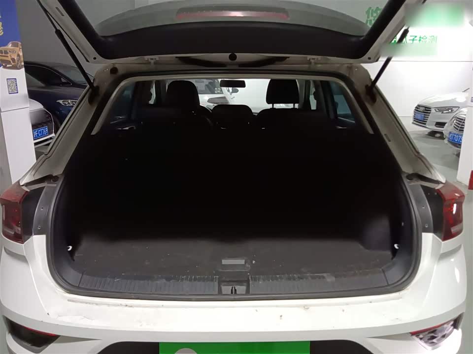 Volkswagen T-ROC exploring Songs