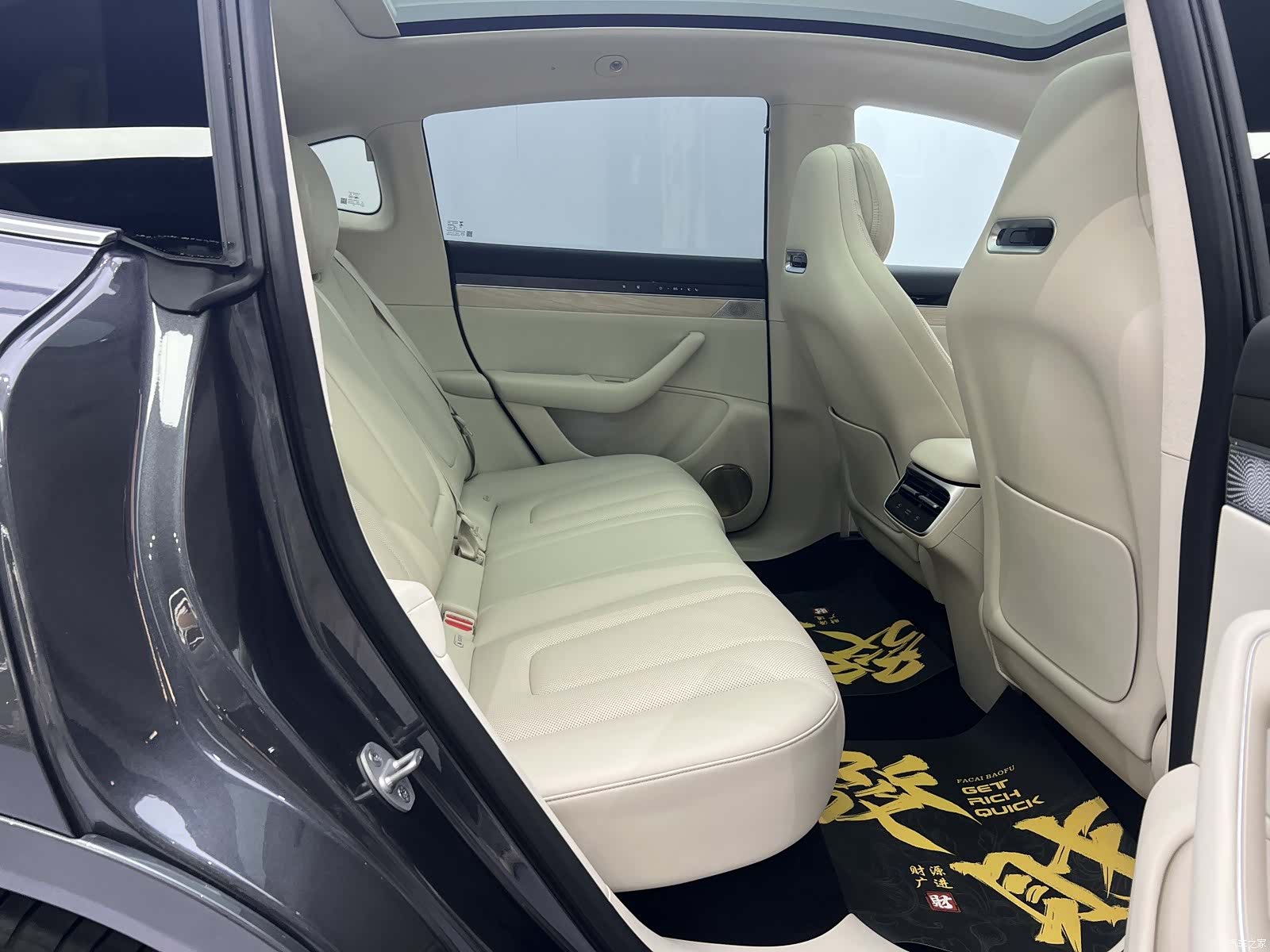 Luxeed R7, 2025 14