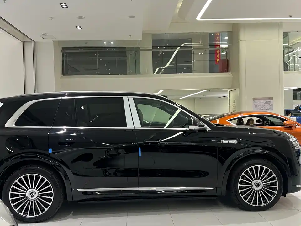 AITO Ask the world M8