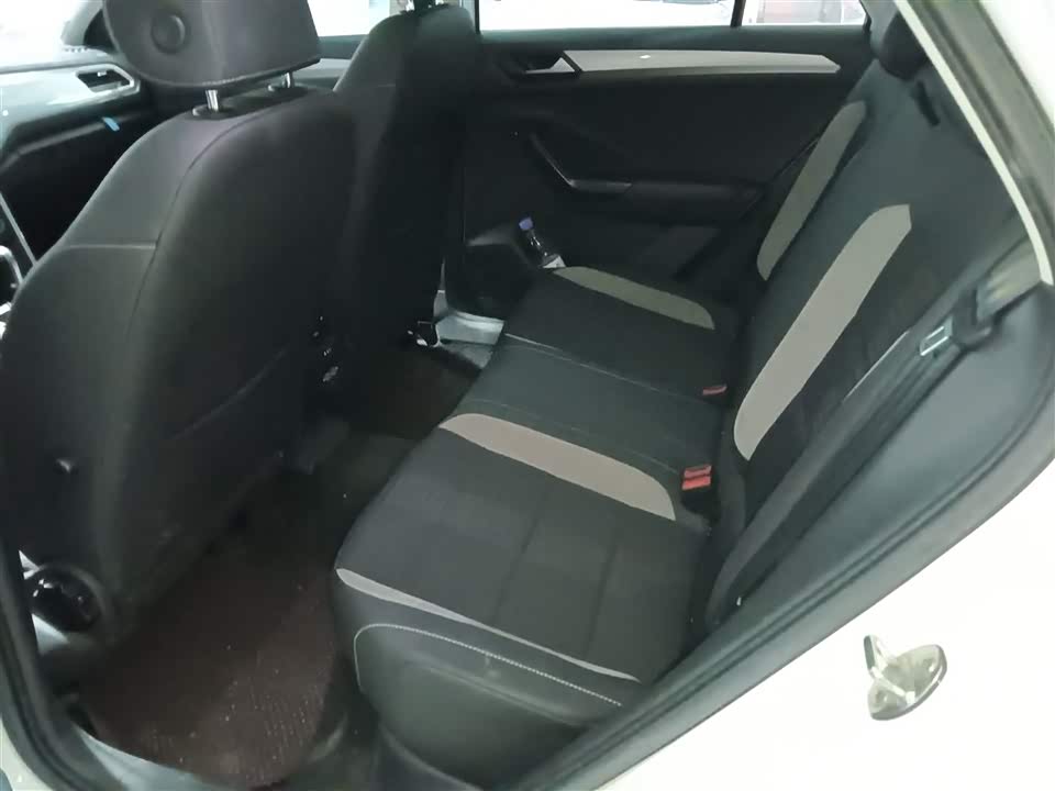 Volkswagen T-ROC exploring Songs