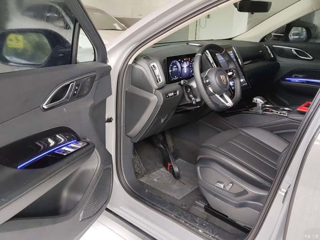 Hongqi HS3, 2025 12