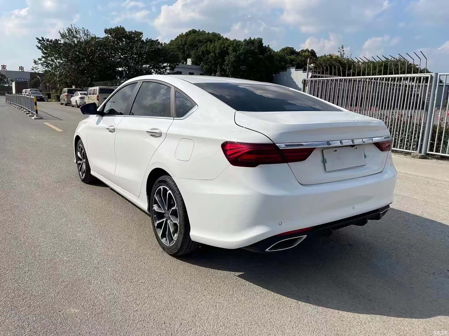 Geely Binray, 2022 10