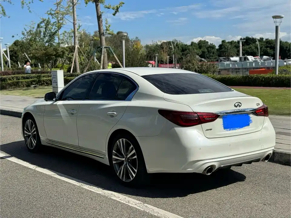 Infiniti Q50L
