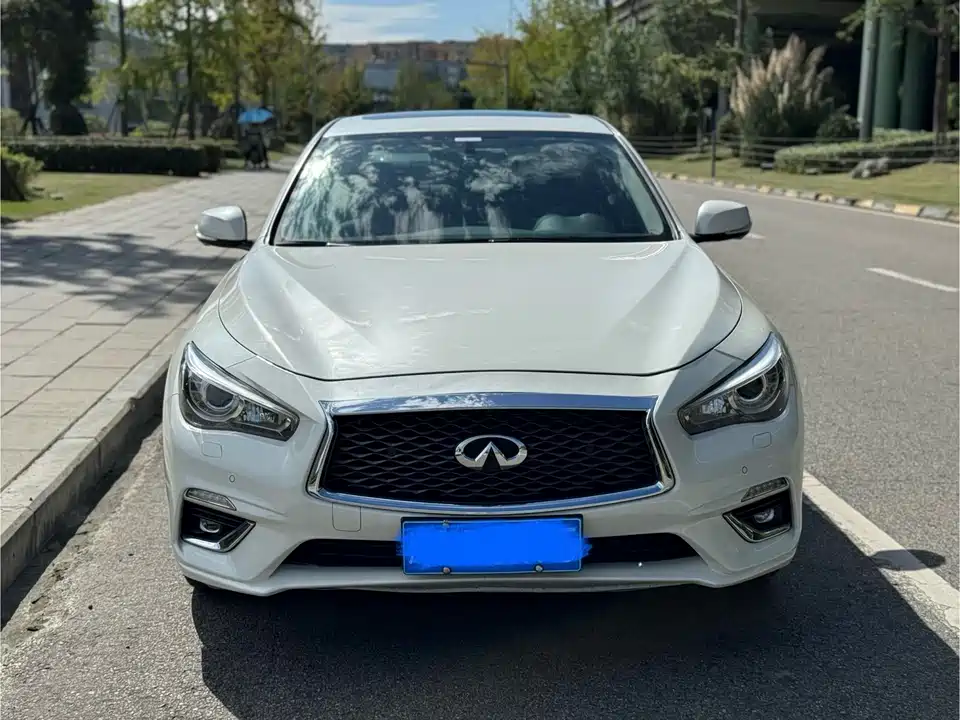 Infiniti Q50L