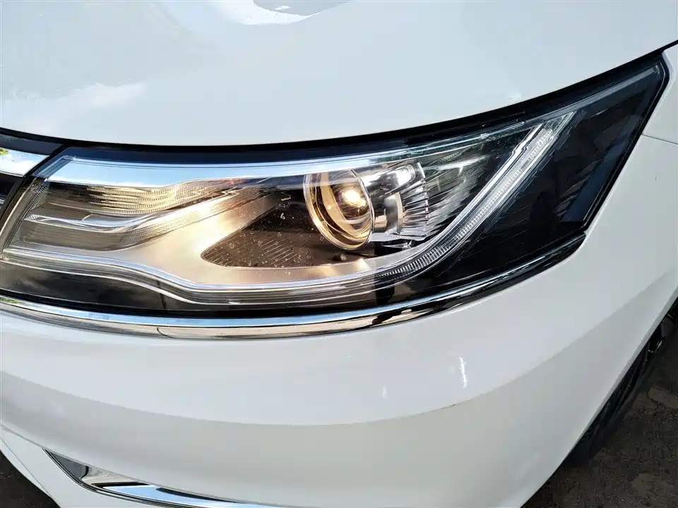 Roewe i6