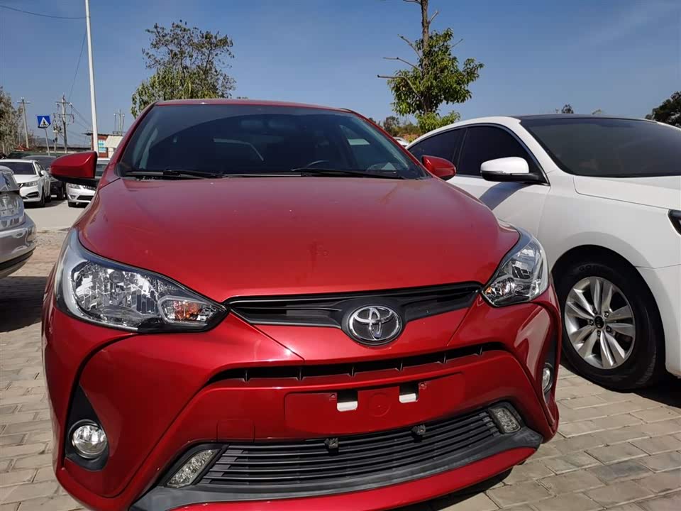 Toyota YARiS L to enjoy