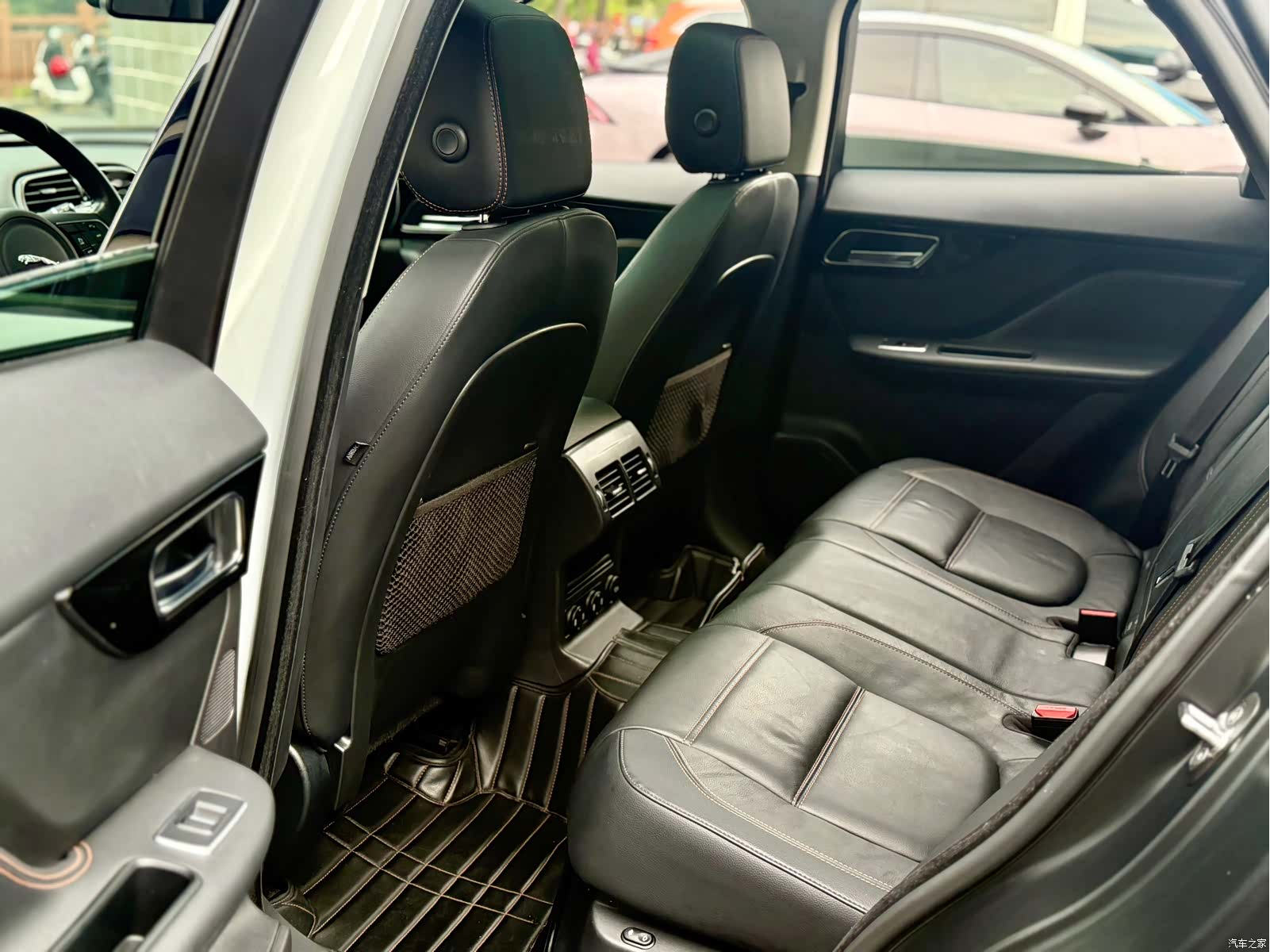 Jaguar F-PACE, 2016 13