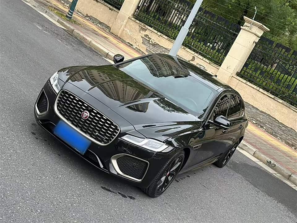 Jaguar XFL
