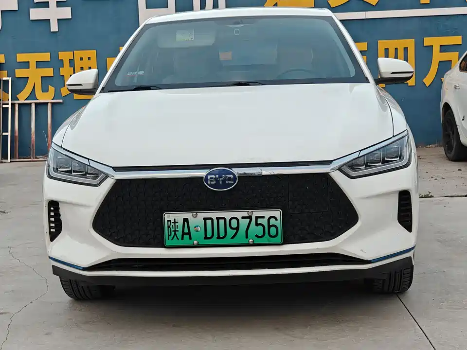BYD e2