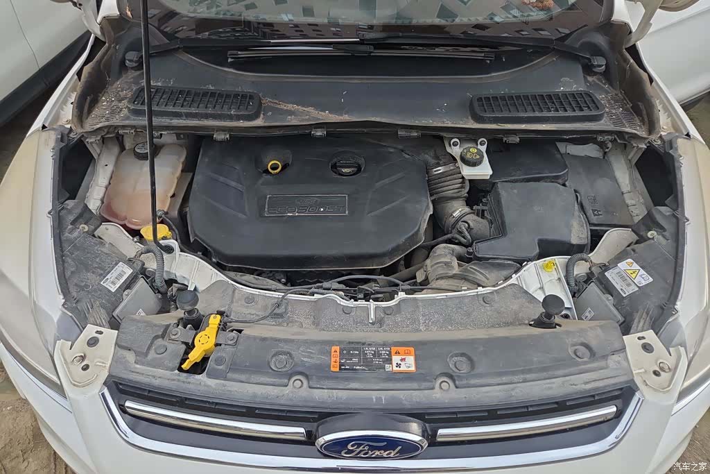 Ford Kuga, 2015 10