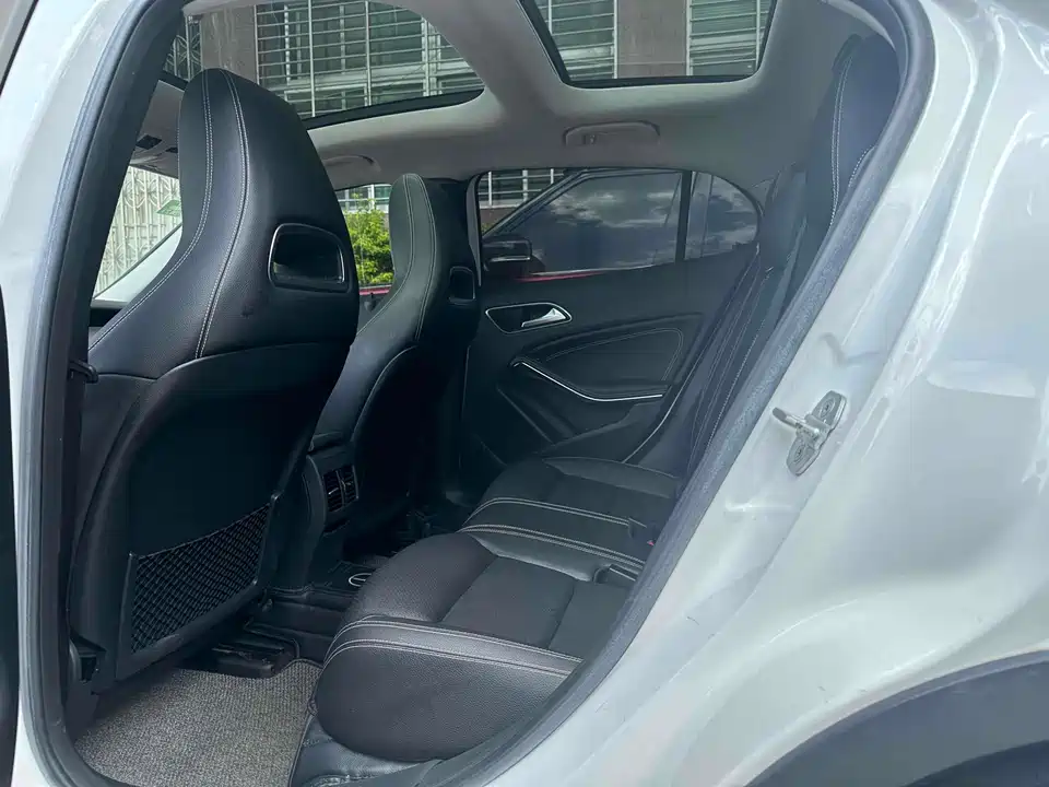 Mercedes-Benz GLA Mercedes-Benz GLA