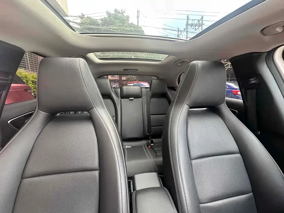 Mercedes-Benz GLA Mercedes-Benz GLA