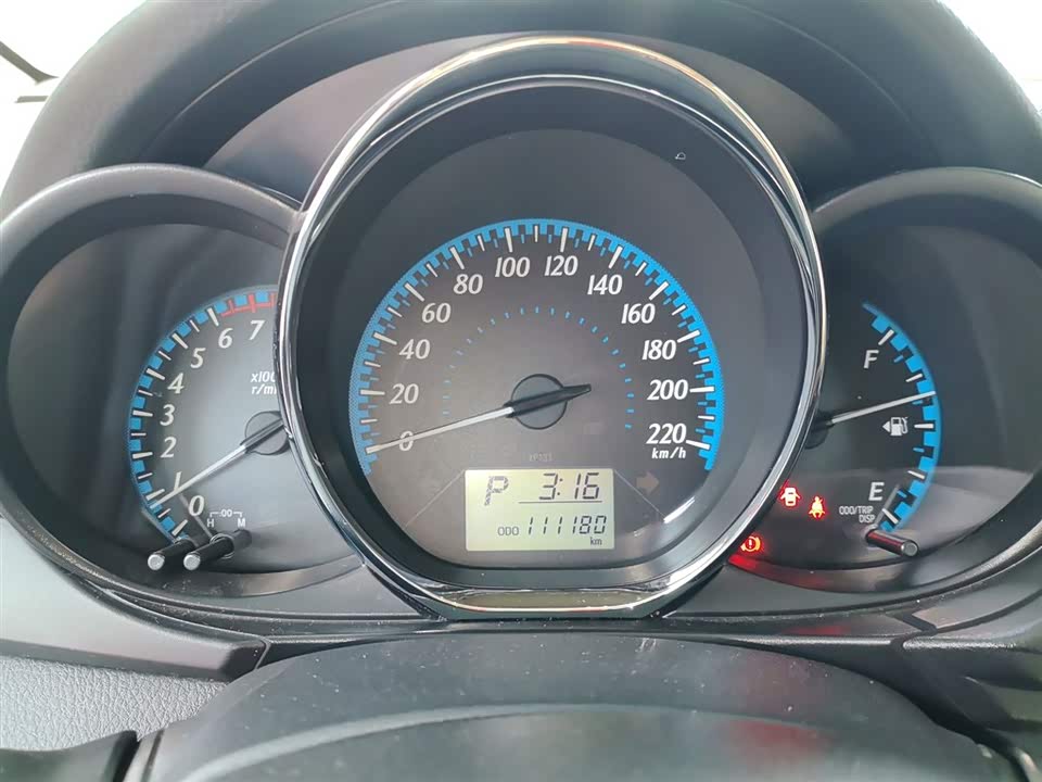 Toyota YARiS L to enjoy