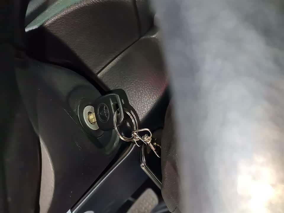 Toyota YARiS L to enjoy