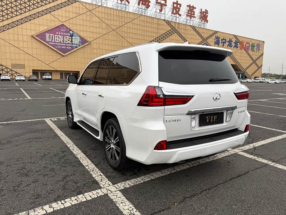 Lexus LX