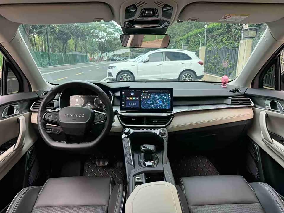Lynk & Co 06