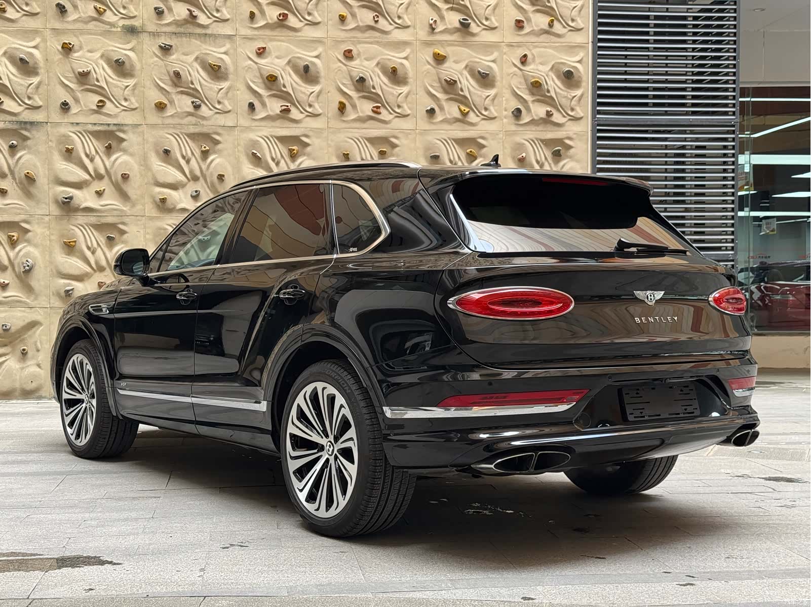 Bentley Bentayga, 2022 все фото