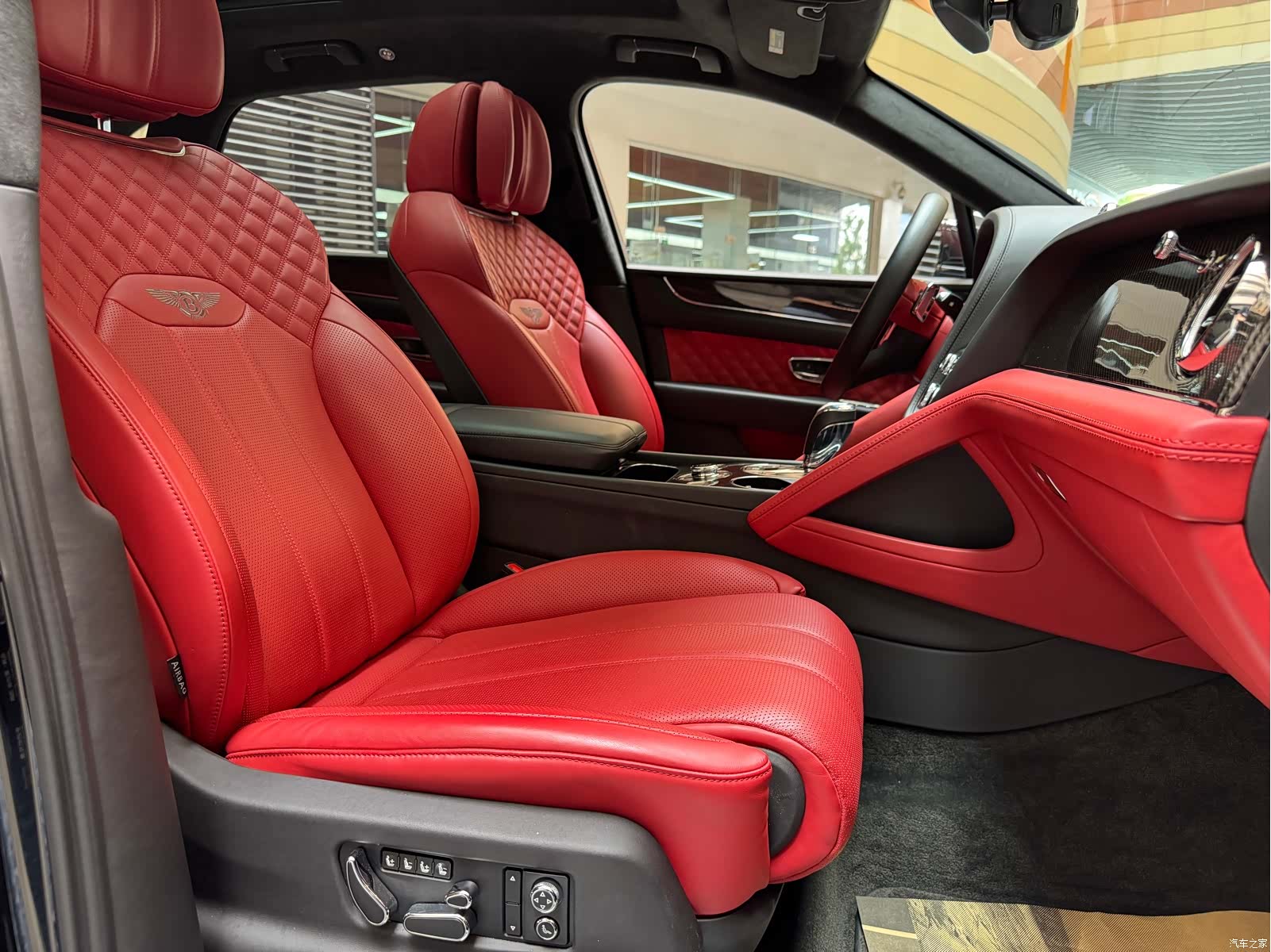 Bentley Bentayga, 2022 20