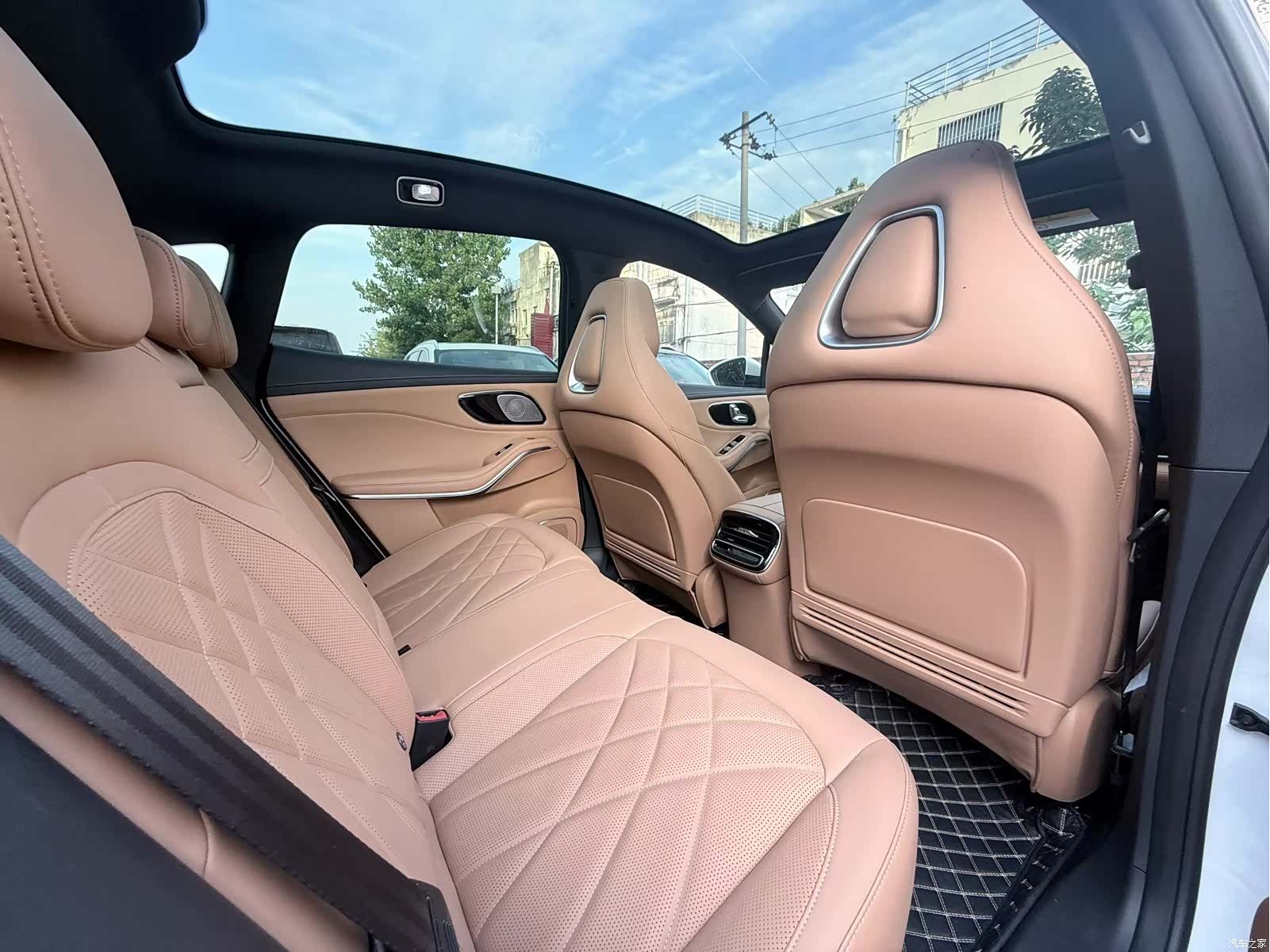 Rising Auto R7, 2024 все фото