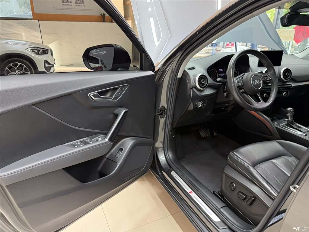 Audi Q2L, 2023 8
