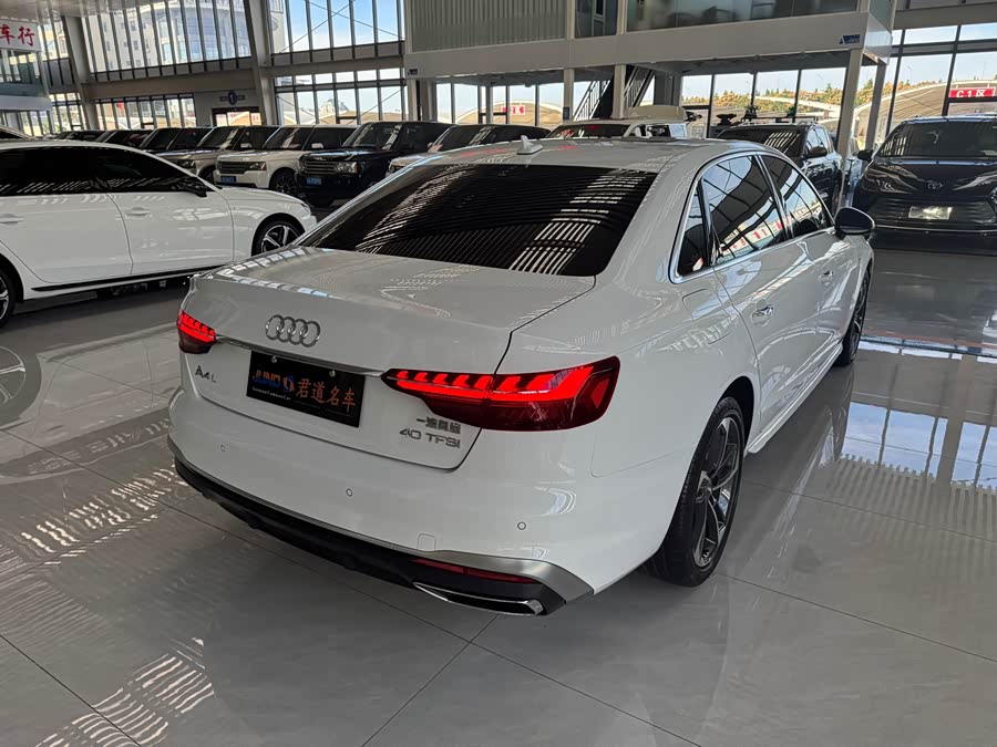 Audi A4L 2021, фото 4
