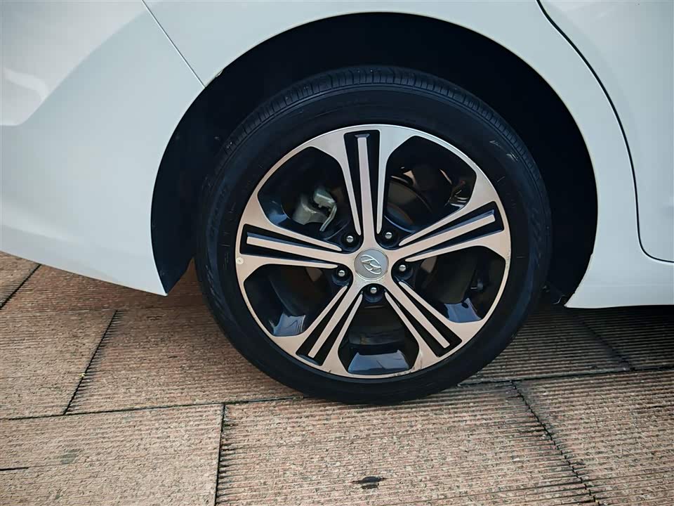 Hyundai Lead