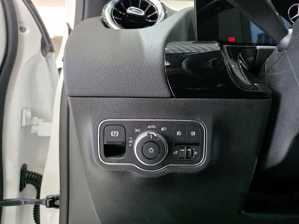 Mercedes-Benz GLA Mercedes-Benz GLA