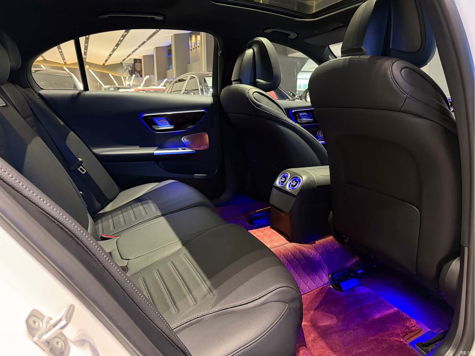 Mercedes-Benz C-Class, 2025 15