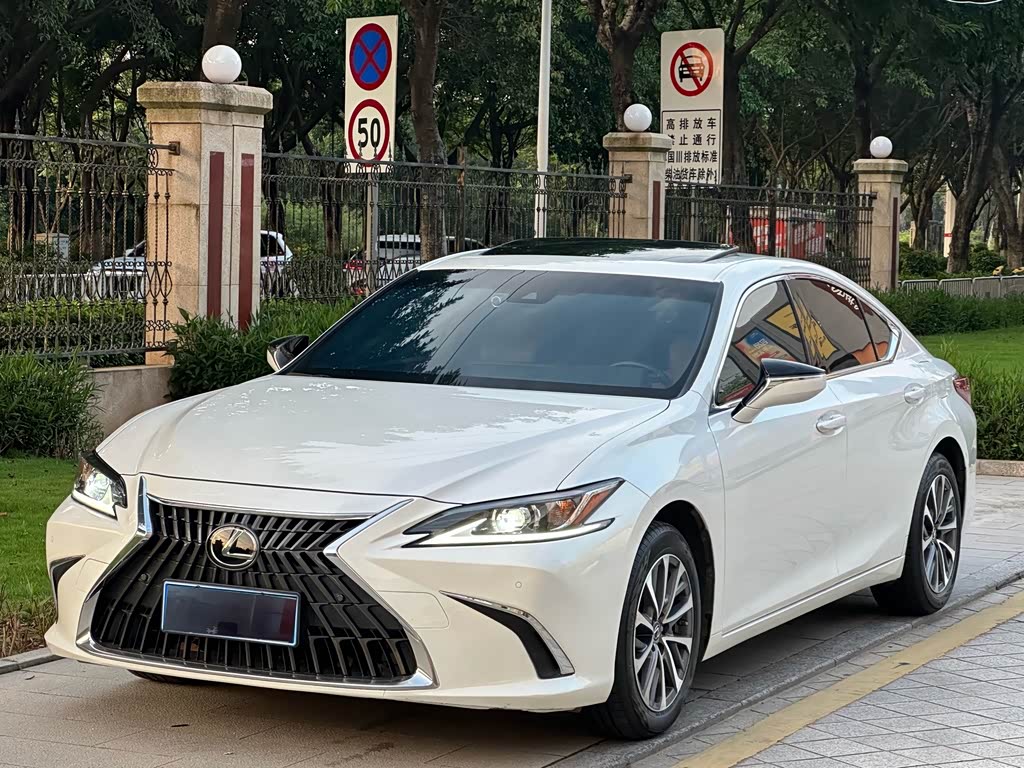 Lexus ES 2021 200