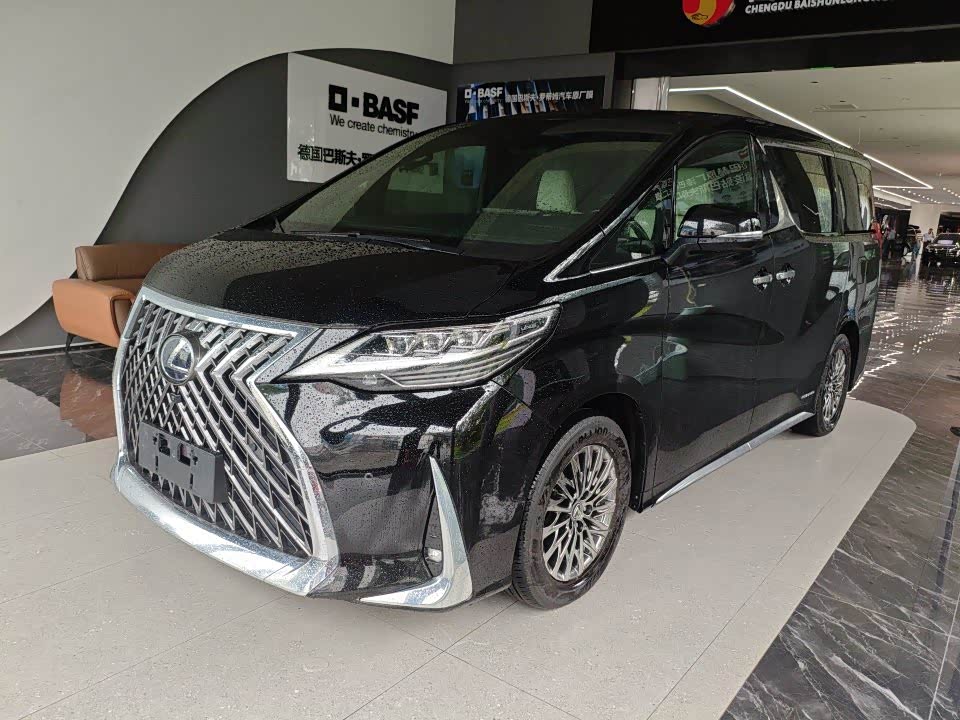 Lexus LM