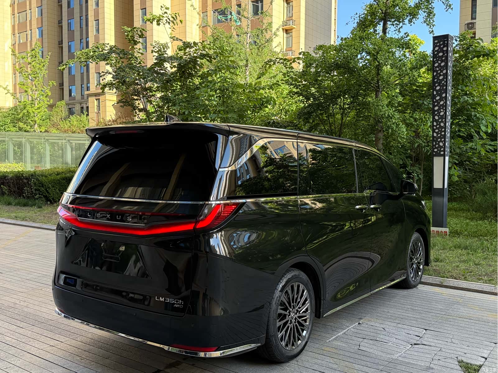 Lexus LM, 2025 7