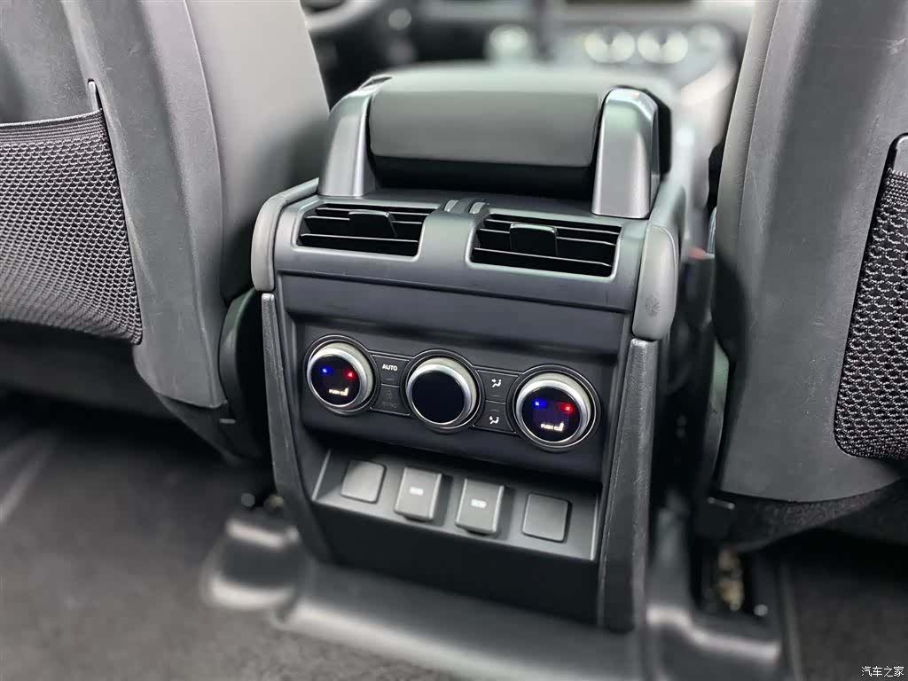 Land Rover Defender, 2024 23