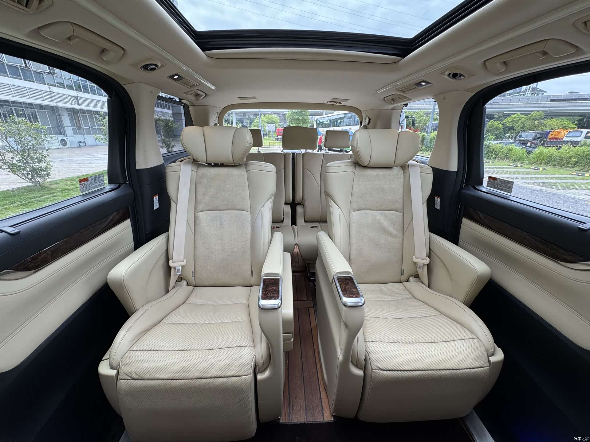 Toyota Alphard, 2020 11